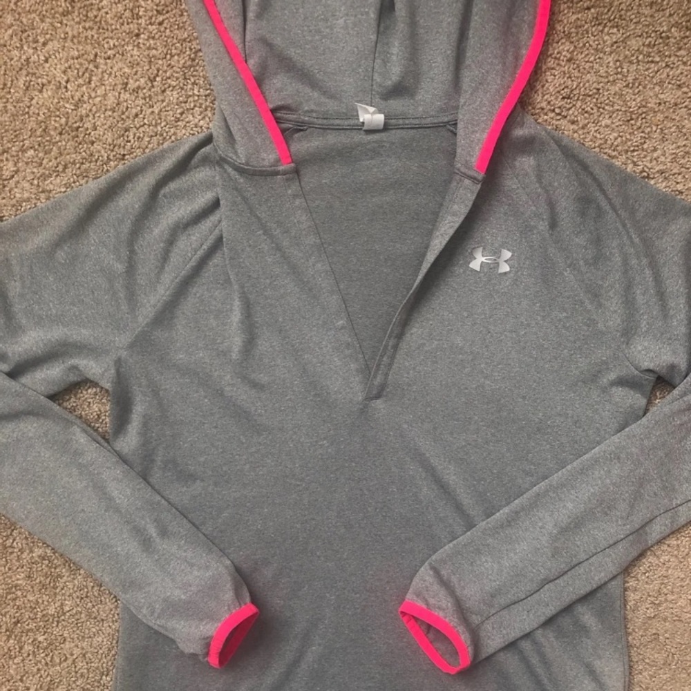 Under Armour size S pullover